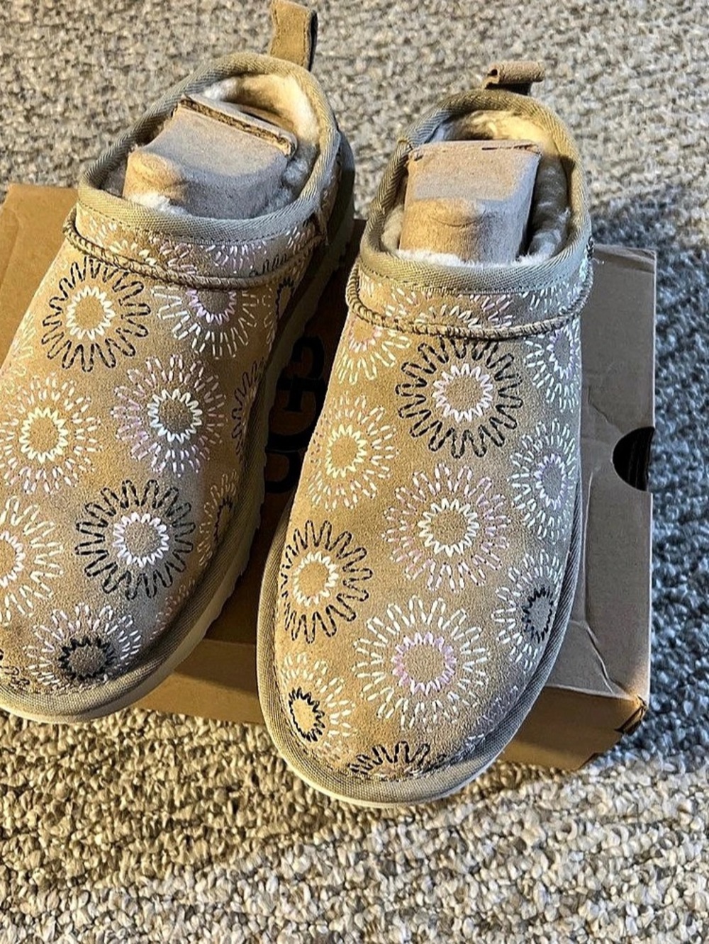 UGG Classic Mini Daze Stitch Floral Slippers Brown US 8 Like New